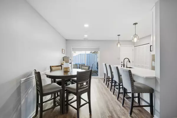 Palatine, IL 60074,1288 N WhiteWater Lane