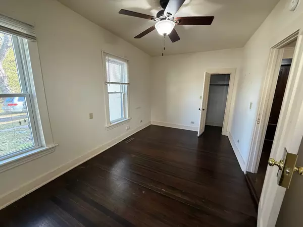 Waukegan, IL 60085,323 N West Street #A