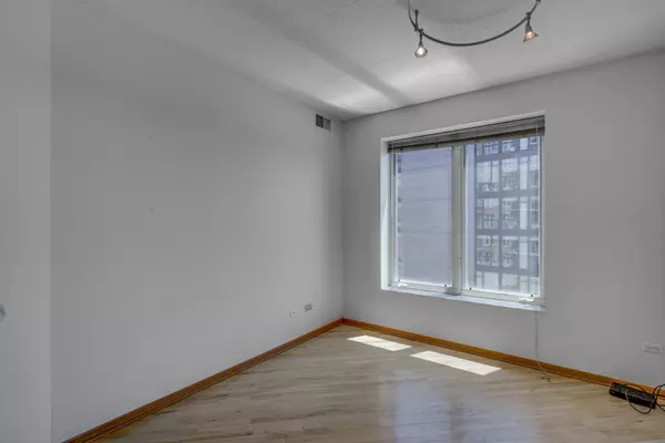 Evanston, IL 60202,515 Main Street #509