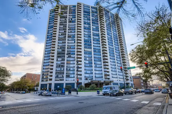 3930 N Pine Grove Avenue #1002, Chicago, IL 60613