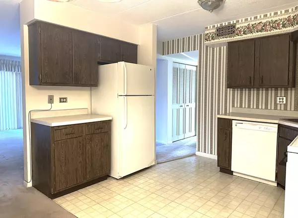 Carol Stream, IL 60188,525 Timber Ridge Drive #107