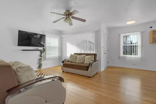 Niles, IL 60714,8239 N NEW ENGLAND Avenue