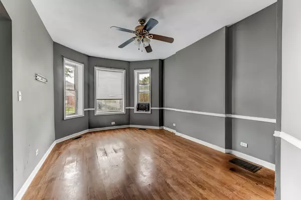 Chicago, IL 60637,6601 S St Lawrence Avenue