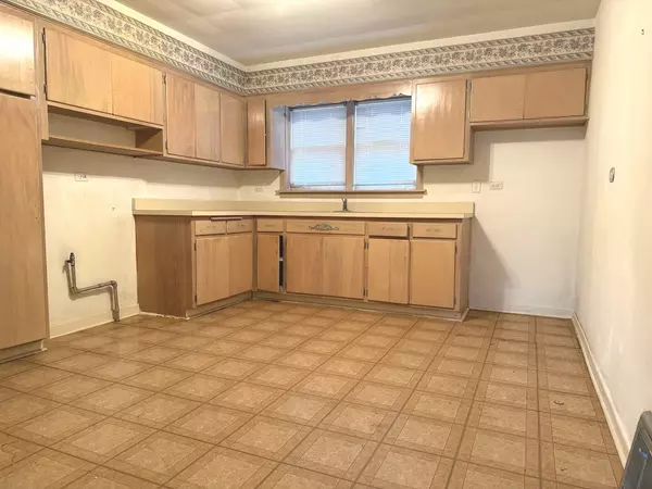 Chicago, IL 60617,10910 S Avenue L