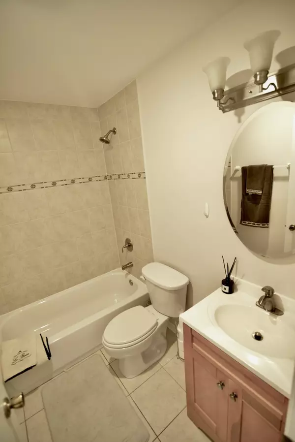 Schaumburg, IL 60193,Address not disclosed