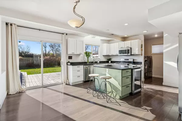 Gurnee, IL 60031,5229 Beechwood Avenue