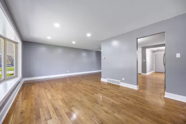 Glen Ellyn, IL 60137,2N238 Highland Avenue