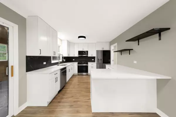 Crystal Lake, IL 60014,990 Whitehall Way