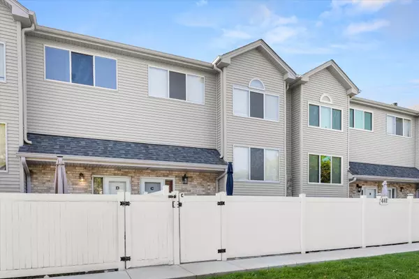 Aurora, IL 60504,441 Park Ridge Lane #C