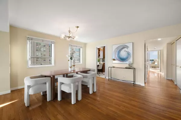 Chicago, IL 60657,3470 N Lake Shore N Drive #23A