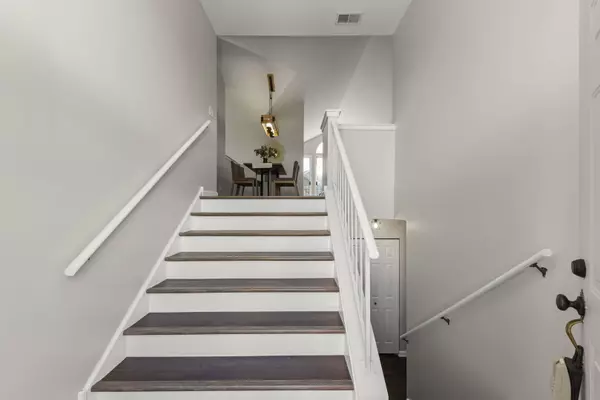 Warrenville, IL 60555,30W023 Cedar Court #023