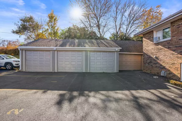 Crest Hill, IL 60403,535 Pasadena Avenue #3