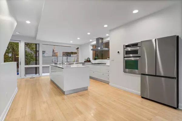 Chicago, IL 60622,1638 W ONTARIO Street