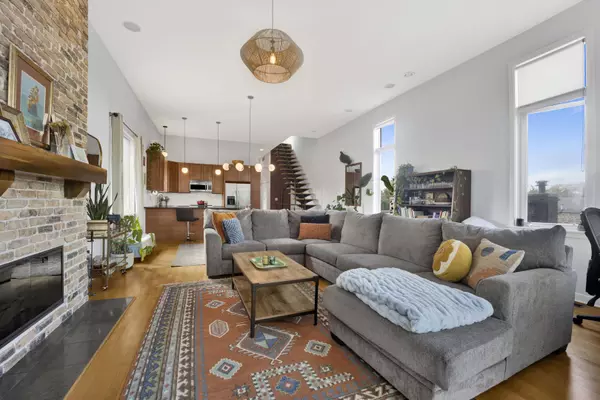 Chicago, IL 60622,1416 N Campbell Avenue #3