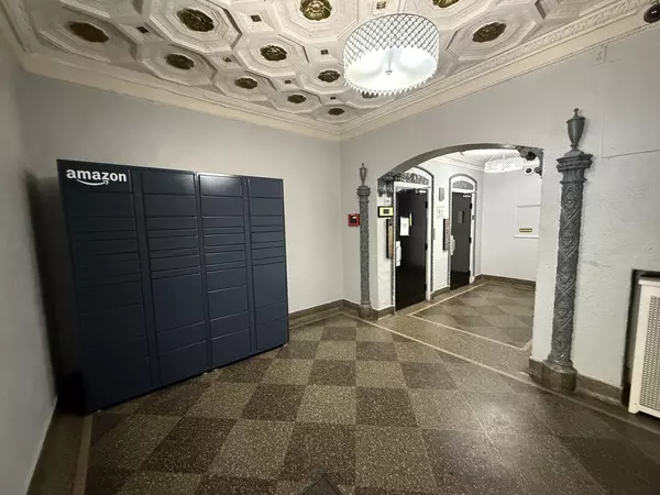 Chicago, IL 60626,6930 N Greenview Avenue #404