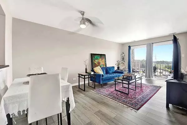 Mount Prospect, IL 60056,725 W Huntington Commons Road #416