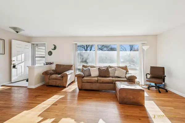 West Dundee, IL 60118,606 Edwards Avenue