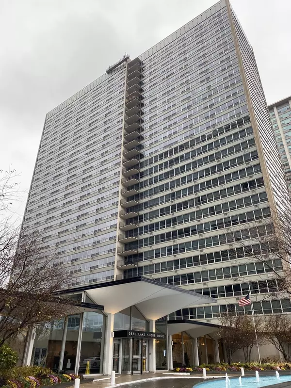 3550 N Lake Shore Drive #924, Chicago, IL 60657