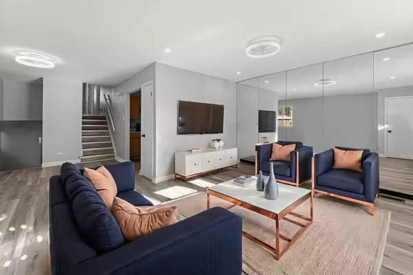 Chicago, IL 60619,726 E 89th Place