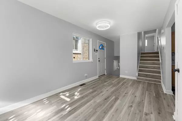 Chicago, IL 60619,726 E 89th Place