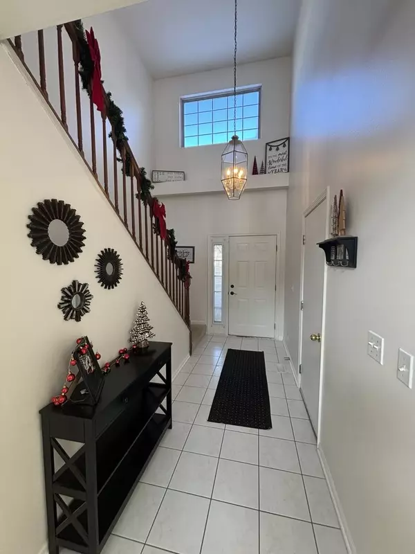 Schaumburg, IL 60193,121 Crescent Lane #121