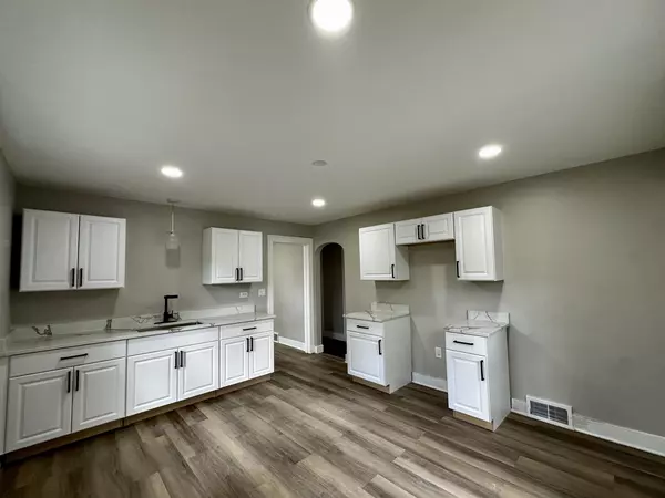 South Holland, IL 60473,15955 STATE Street