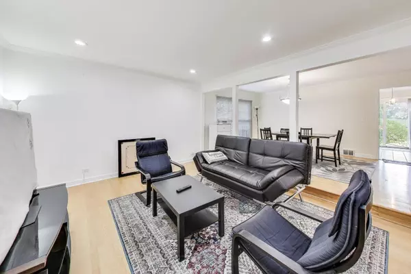 Palatine, IL 60067,1110 S Plum Tree Lane