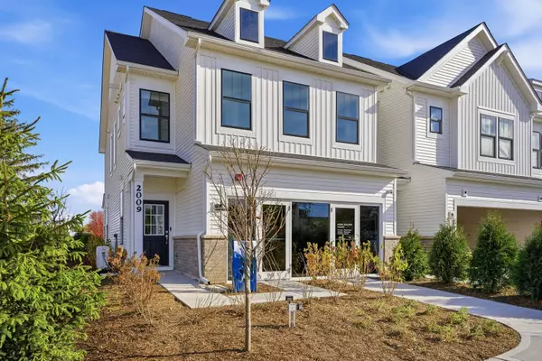 Hoffman Estates, IL 60169,2001 Kensington Lane #01005