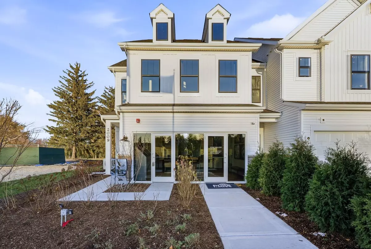 Hoffman Estates, IL 60169,2005 Kensington Lane #01003