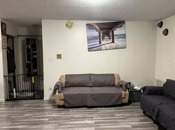 Palatine, IL 60074,1955 N Hicks Road #105