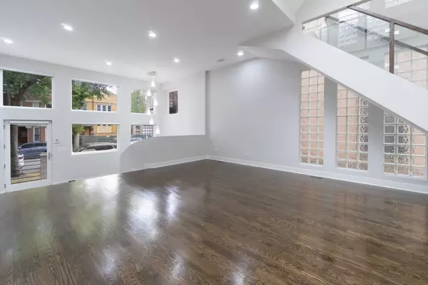 Chicago, IL 60622,908 N Winchester Avenue