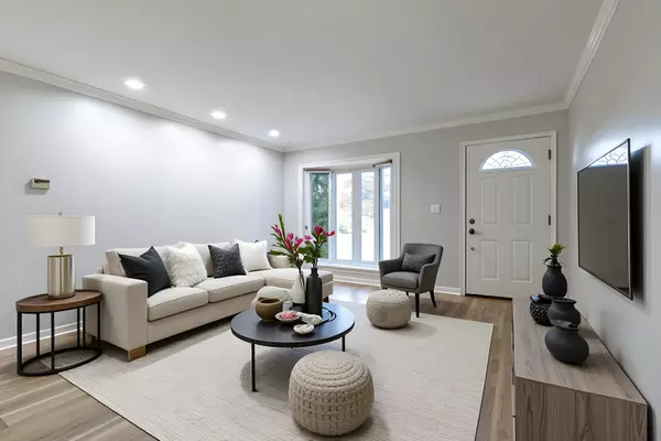 Glenview, IL 60025,533 Cherry Lane