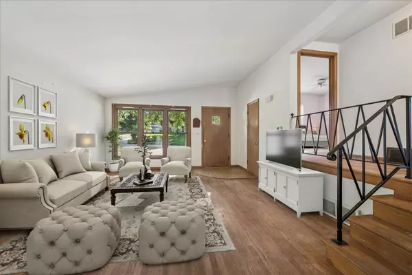 Barrington, IL 60010,1004 S Grove Avenue