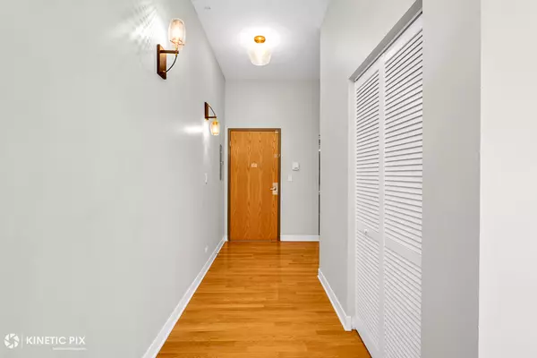 Chicago, IL 60612,1 S LEAVITT Street #209