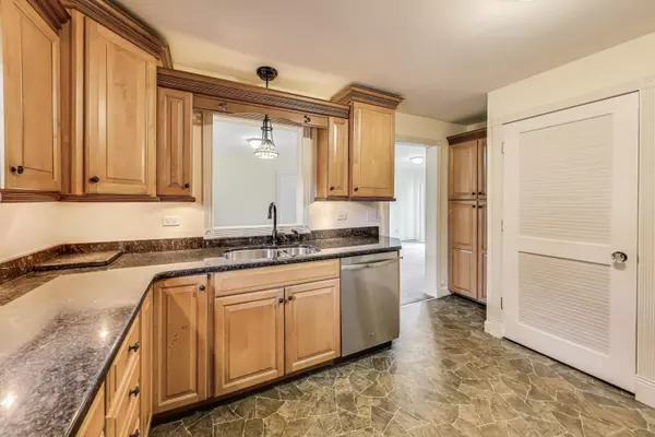 Burr Ridge, IL 60527,7339 S Park Avenue