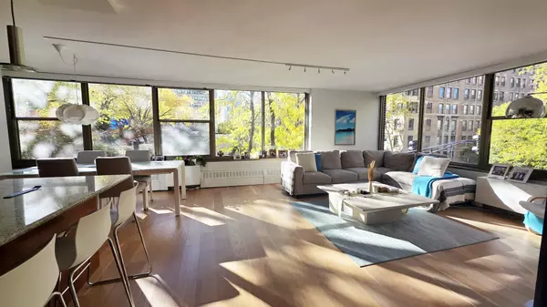 Chicago, IL 60657,360 W Wellington Avenue #2B