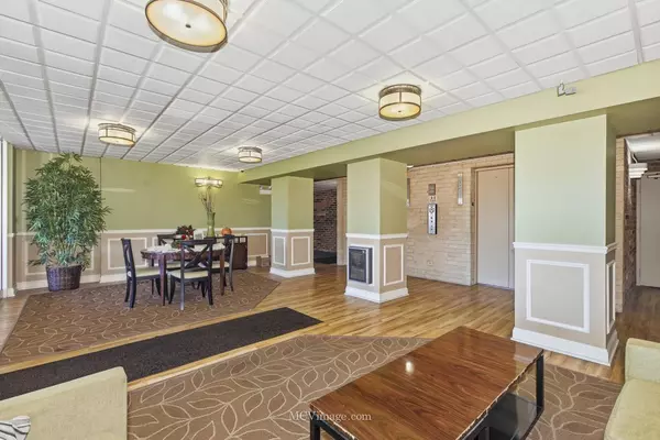 Downers Grove, IL 60515,5400 Walnut Avenue #208