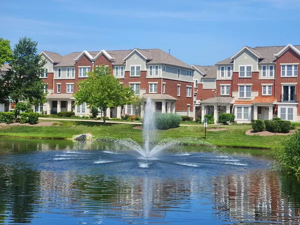 Arlington Heights, IL 60005,208 W HYDE Street #0