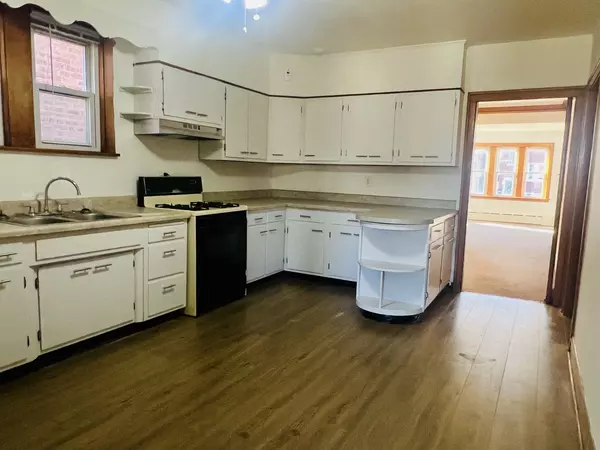 Berwyn, IL 60402,1827 Gunderson Avenue #ONE