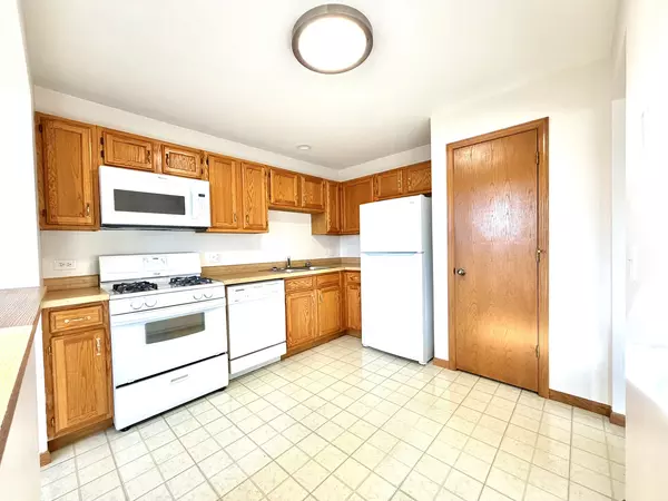 Schaumburg, IL 60194,120 Stirling Lane #Z1