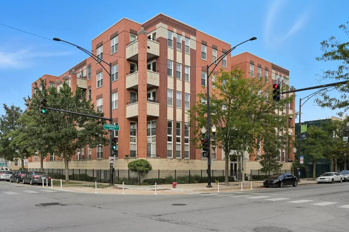 Chicago, IL 60618,3550 W Montrose Avenue #107