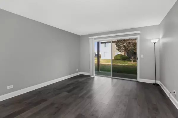 Woodridge, IL 60517,7020 ANDOVER Court #102