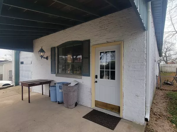 Ashton, IL 61006,605 Evans Avenue