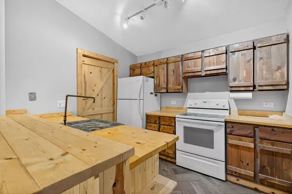 Woodstock, IL 60098,350 Leah Lane #2D