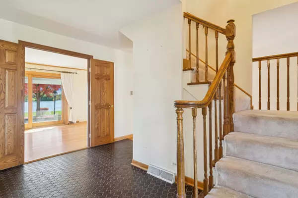 Palatine, IL 60067,1057 W Peregrine Drive