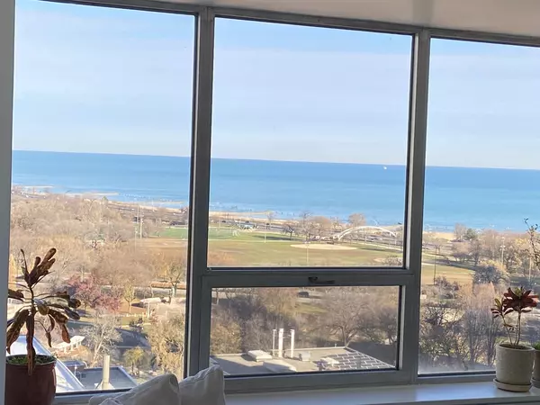 Chicago, IL 60610,70 W Burton Place #2001F