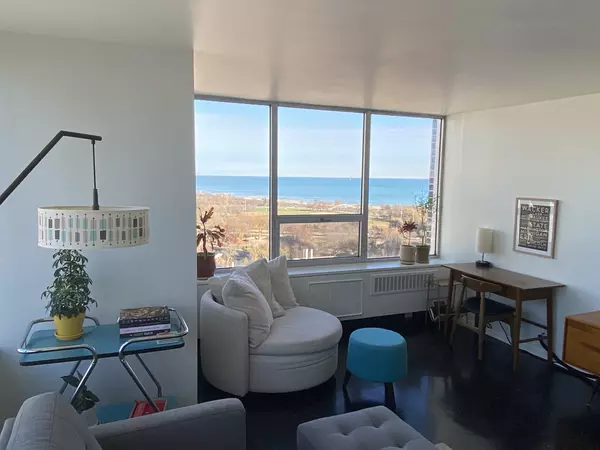 Chicago, IL 60610,70 W Burton Place #2001F