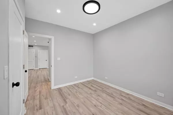 Chicago, IL 60651,3752 W Division Street #2W