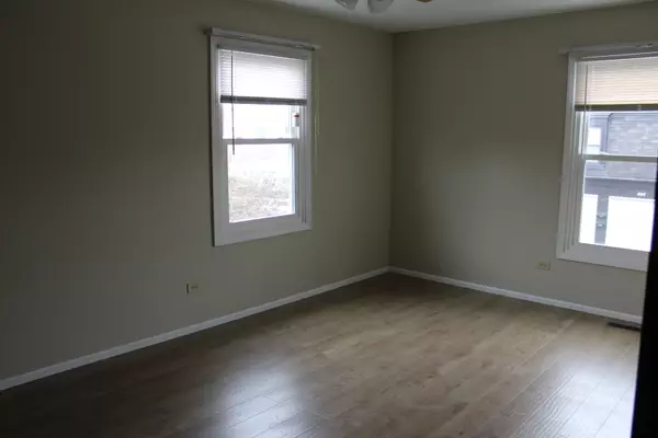 Deerfield, IL 60015,430 Inverrary Lane