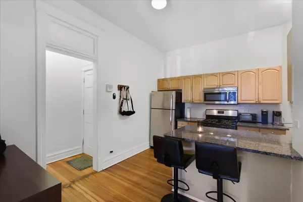 Oak Park, IL 60302,316 Lake Street #2F